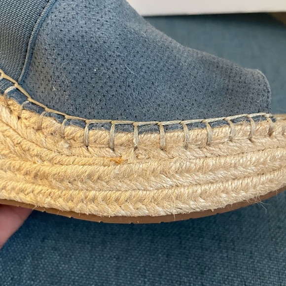 Kenneth Cole Olivia Stretch 2 Wedge Espadrilles in a size 9.5 - Picture 9 of 16